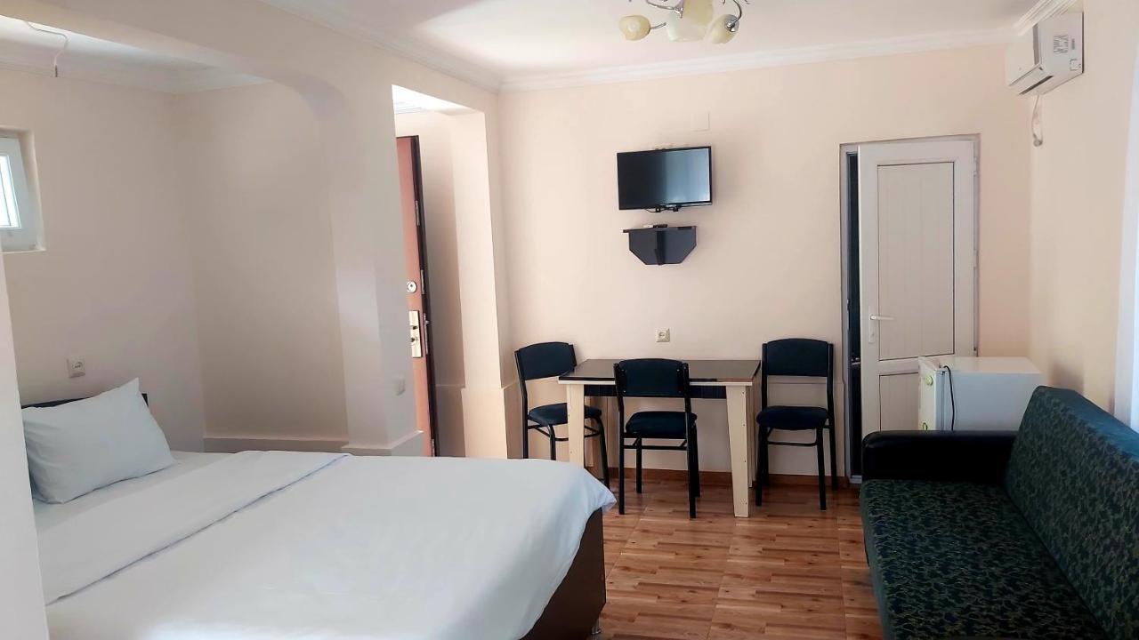 Hotel Zura Palace Kvariati Exterior photo